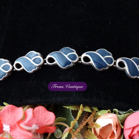 💙 VINTAGE Silver Plate Blue Paint Linked Bracelet 📿 - Picture 2 of 6